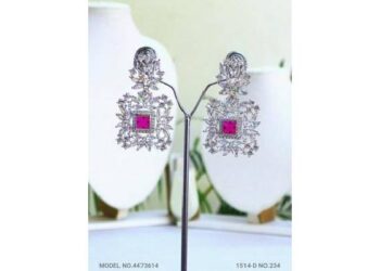 Medium Size Earrings Online: The Perfect Balance of Elegance and Comfort