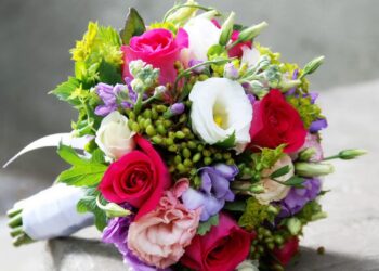 Bridal Bouquets Beyond White: 6 Color Palettes To Match Your Dubai Wedding Theme!