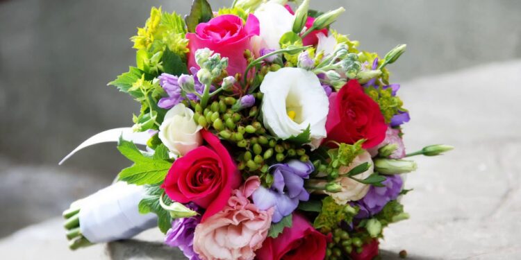 Bridal Bouquets Beyond White: 6 Color Palettes To Match Your Dubai Wedding Theme!