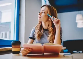 How do weak research questions lead to failed dissertations?