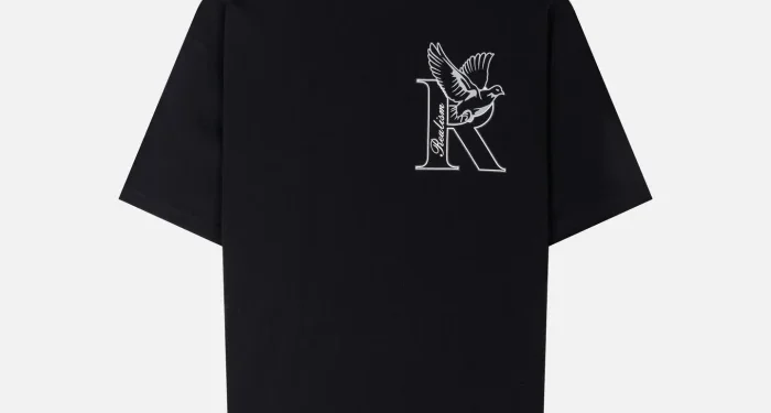 Streetwear has advanced right into a worldwide phenomenon, rooted in youngsters way of life and concrete influences.